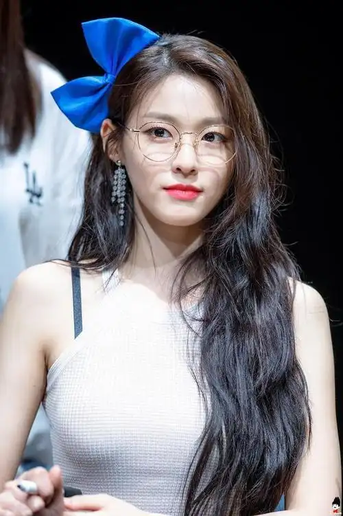 人体模型aoa金雪炫号称韩国最强身材清纯性感