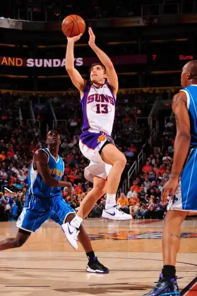 图文-[常规赛]黄蜂vs太阳 纳什扭身投篮