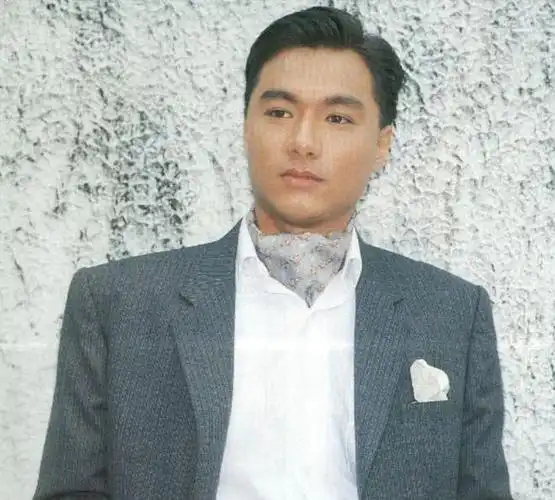 父亲颜值惊为天人,儿女却长得丑,这5位香港男神的基因被浪费了|钟镇涛