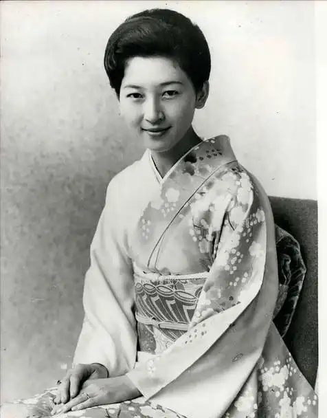 日本最美皇后美智子以平民身份改变皇室坚持拒绝与天皇合葬