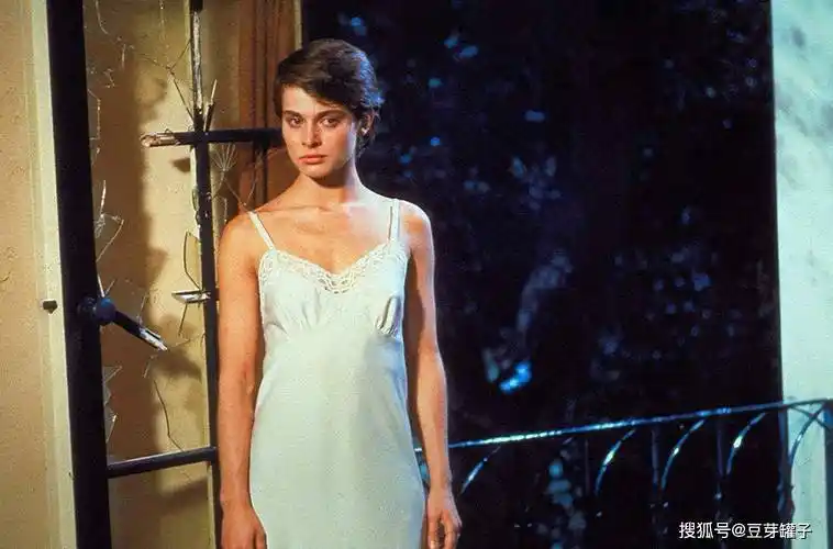 由曾编导过《出租车司机》和《美国舞男》的保罗·施拉德导演,女主角