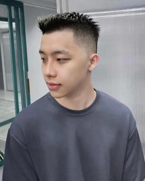 "两边铲光,中间不动",男生剪这3款发型潮流帅气,提升颜值!