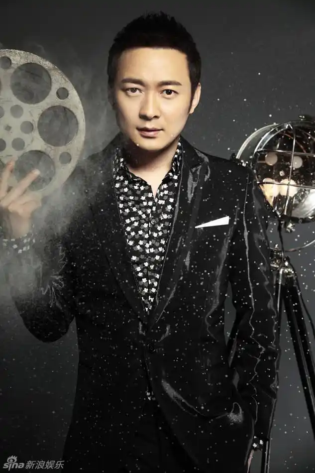 组图:田重最新写真 才华横溢尽显男人风范