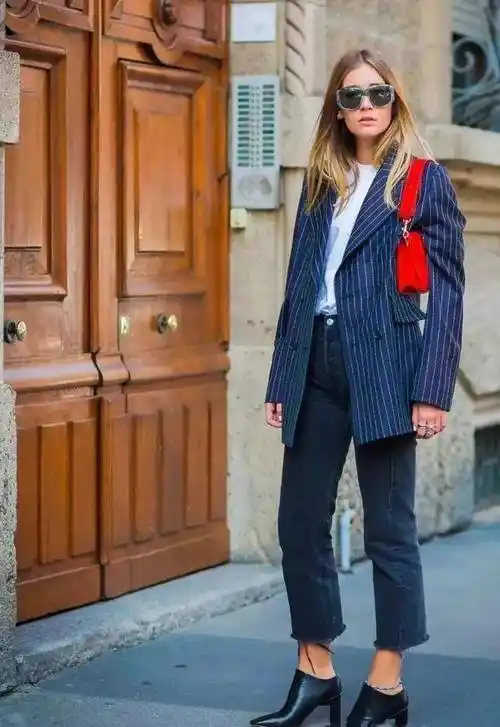 牛仔裤进行随意组合,款款都让你好看到爆炸,而且无论是搭配高跟鞋还是