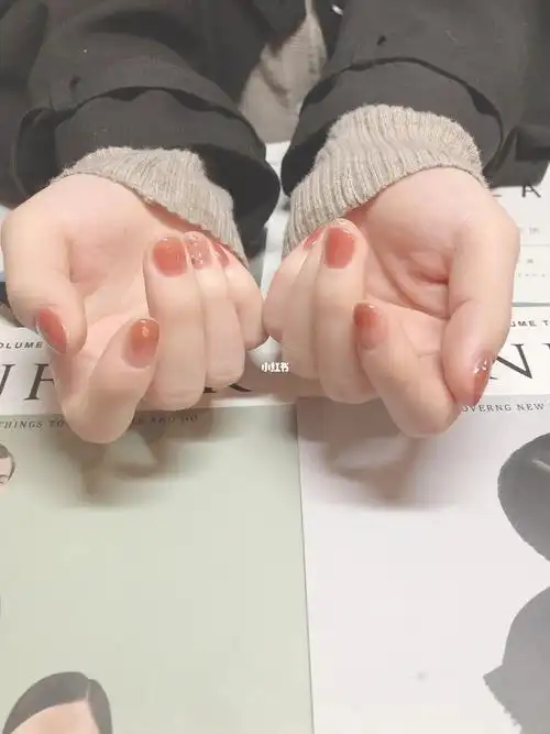 短指甲秋冬美甲显白百搭云母粉渐变