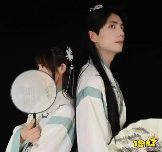 林晚晚钻果然裤裆引争议露脸一段时间后又遮脸被质疑又用替身