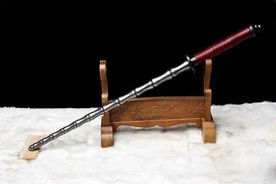 锏是我国古代的冷兵器之一,属于短兵器序列中的鞭类,在隋唐时期就已经