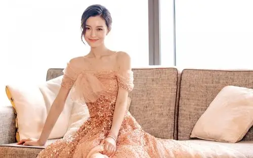 文咏珊性感优雅肉色连衣裙图片-美女壁纸-高清美女图片-第9图-娟娟