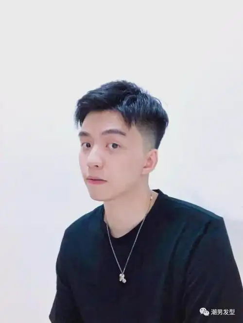 20款时尚男生发型参考 适合人群:学生 ,上班族 适合年龄:1