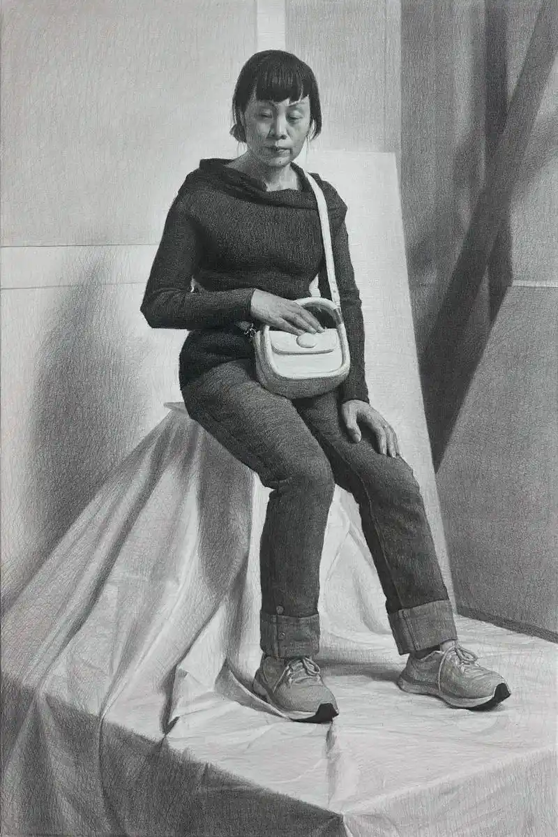 女中年全身像写生