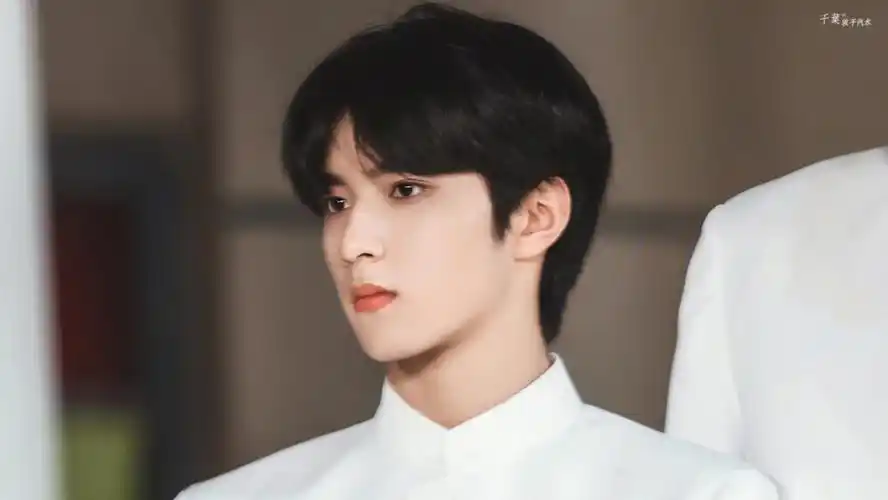 躲不过刘耀文了01学生服太帅了