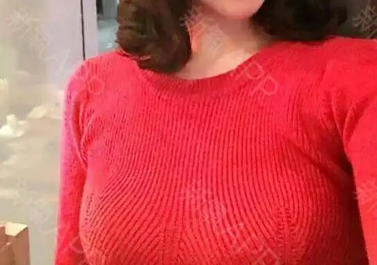 结了婚的闺蜜都羡慕我,闺蜜以前是著名的大胸女神,可是自从她生完孩子