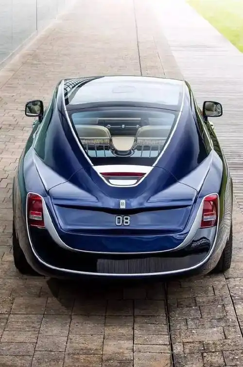 劳斯莱斯慧影(sweptail)现身街头,仅此一辆!