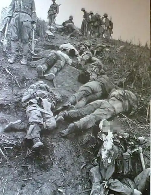 [社会万象]解放军老山猛攻越军:战士双手缠绷带装弹夹(转载)