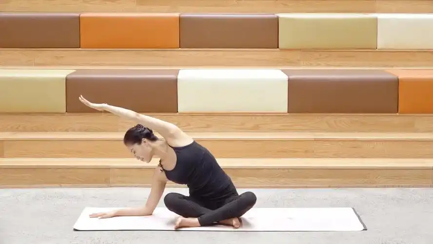 6个瑜伽体式,拉伸侧腰,塑造迷人性感的"小蛮腰"_向后_向前_动作