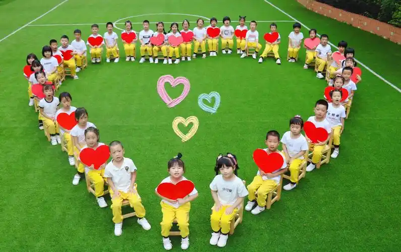 大八班毕业季:"让世界因我而美丽"临江中心幼儿园