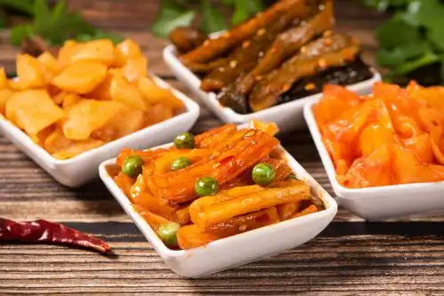 不同种类的咸菜榨菜