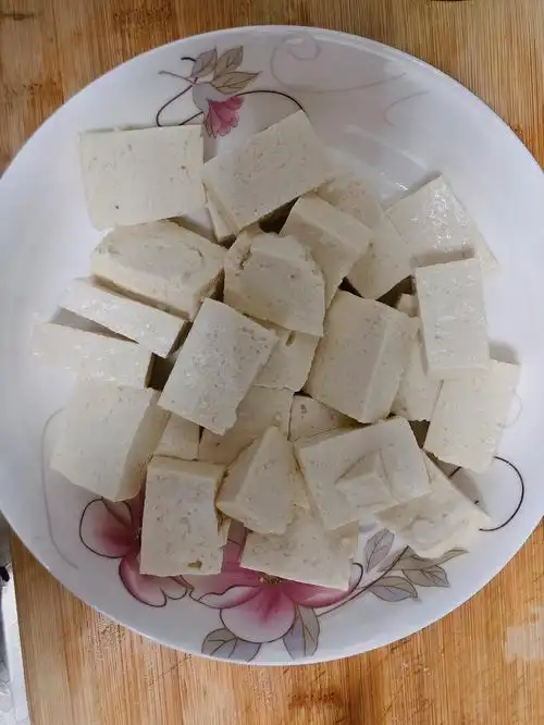 其它 粉丝豆腐煲 写美篇准备食材:豆腐130克,娃娃菜100克,猪肉末50克