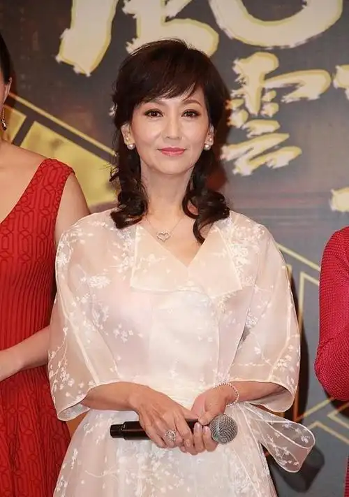 70岁赵雅芝生图流出满脸纹显病态脸凹嘴斜被撕开了真面目