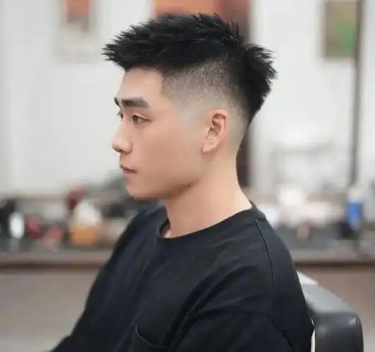 2024年流行这三款发型,完美提升颜值|寸头|烫发|侧分|人体模特_网易