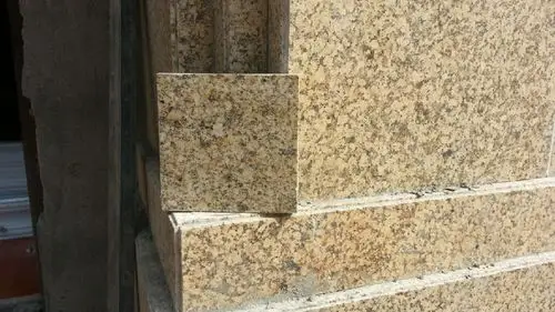 大理石老板给找了和外墙干挂大理石最接近的石材,花纹基本差不多,颜色