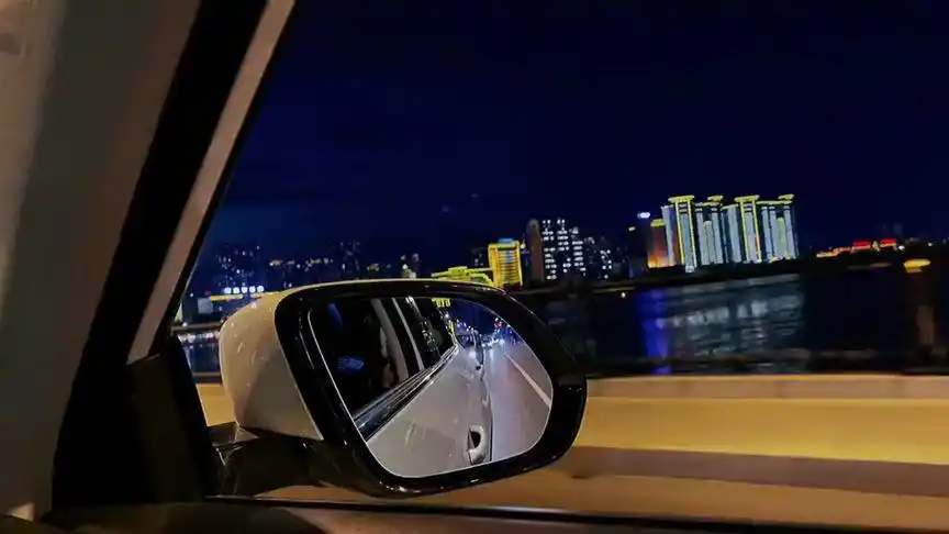 城市的夜晚 #车窗外 #愿秋风不燥岁月静好你我皆安