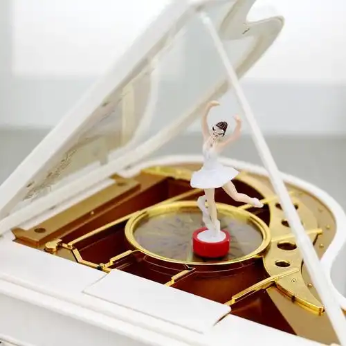 钢琴音乐盒 创意芭蕾跳舞女孩旋转八音情人学生儿童生日礼品玩具