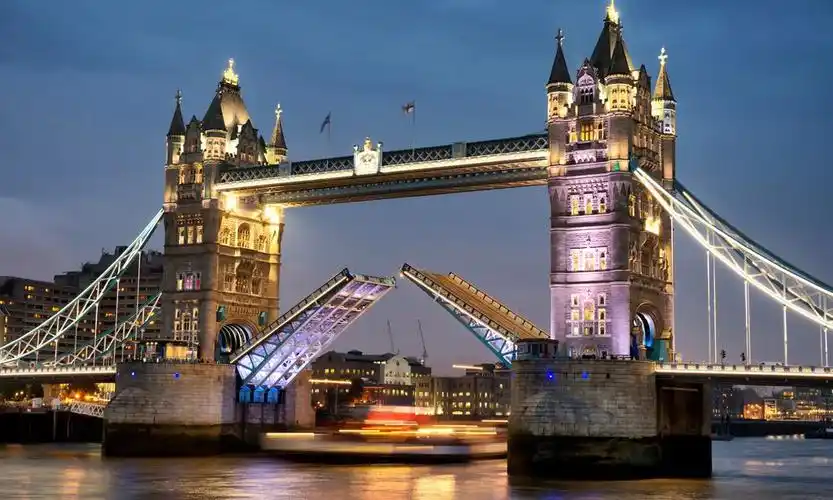 伦敦塔桥旅游景点攻略图