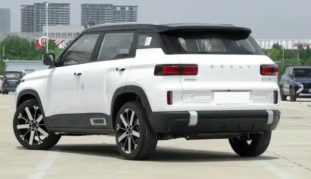 吉利"小路虎"来了:1.5t四缸,双色车身,才10.99万