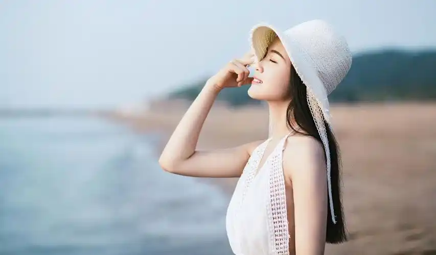 简介:抖音里很火的电脑美女桌面背景下载是qq壁纸网免费提供好看的