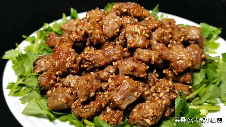 孜然粒(孩子爱吃的孜然牛肉粒,香嫩不柴,比烧烤还好吃,做法超简单)