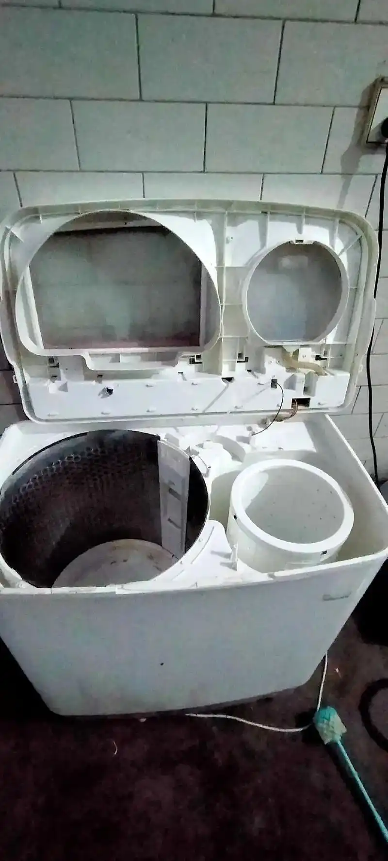 双桶洗衣机全拆深度微信同号18903304841清洗中预约电话