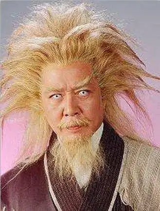 在澳洲有一位特殊的小女孩,她的发型和金毛狮王的造型一模一样,而且