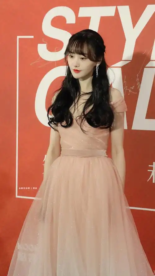 郑爽[超话]#78#郑爽粉色纱裙#20210107|#精品风格云盛典#红毯"拷