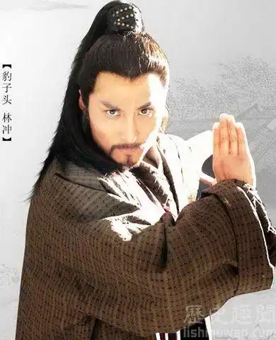 林冲棒打洪教头的故事水浒传林冲武艺如何