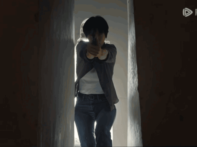 26岁姚安娜吃鸡式演技上热搜网友涌进评论区热议不断