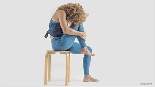 屈膝眼镜蛇第二步