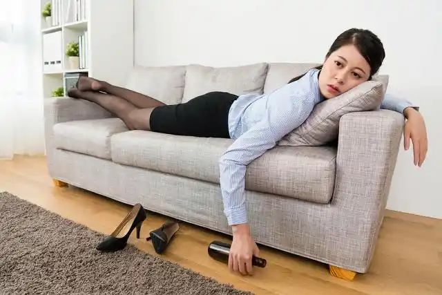 老孙最终将小花捂死了,死亡结果在法律上该如何评价,到底是过失致人