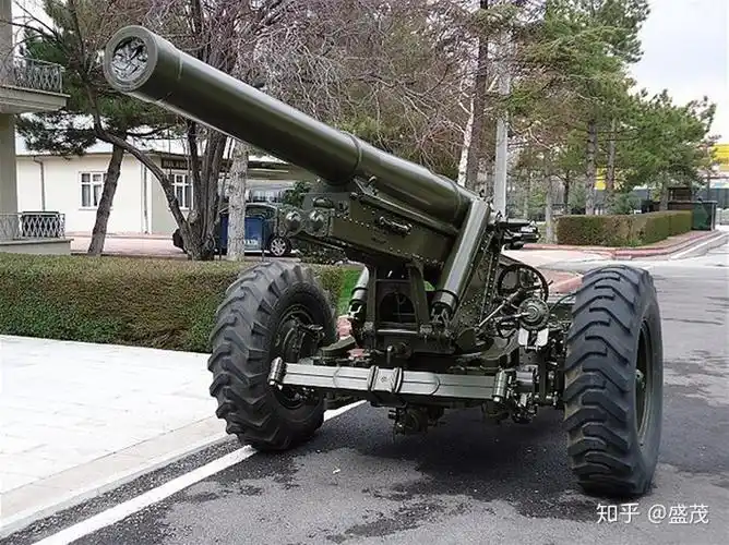 4 / 16型100毫米榴弹炮一起构成了捷克炮兵团的核心武器.