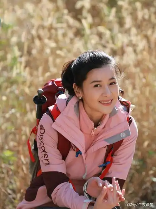 甄锡美照秀一波,韵味十足,让人心动不已