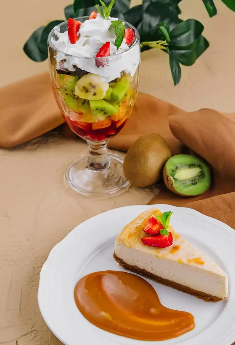 夏季美食丰富多样,以清凉解暑为主.