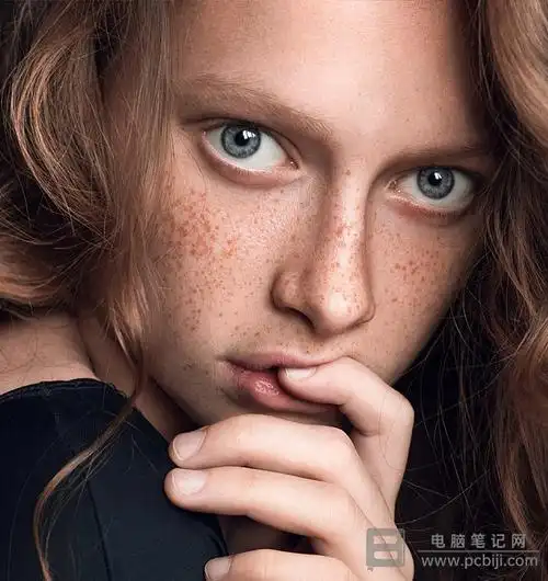 首先,为大家准备了素材图片,自行下载到本地即可;然后将素材图片拖入