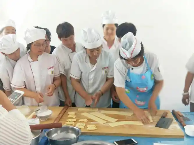 2018赤峰万恒技校学校中式面点班