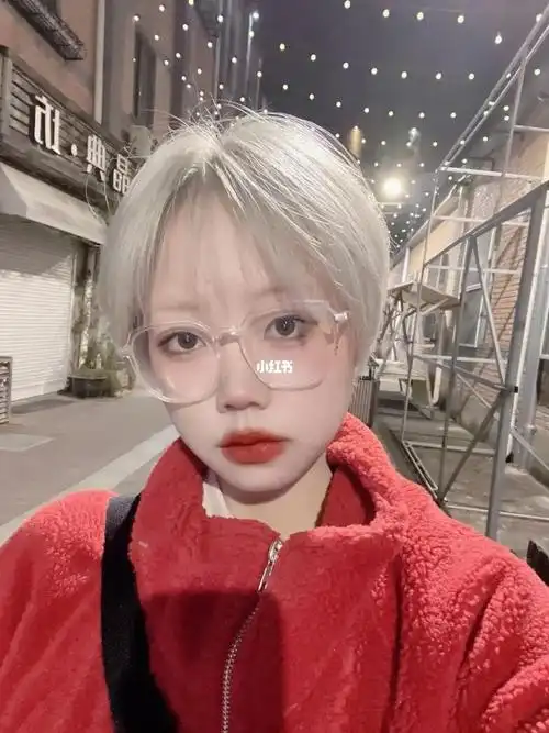 漂染,奶白色_发色_new feeling发型定制(疁城新天地店)攻略_染发_发型