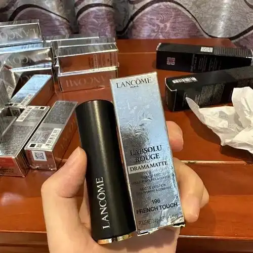 兰蔻哑光196盒子轻微压如图