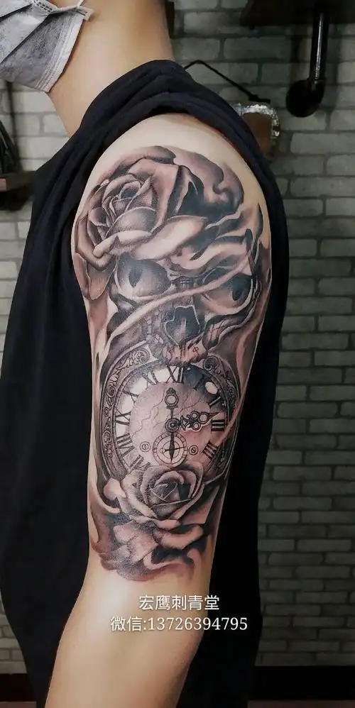 欧美写实怀表玫瑰花纹身图片_手部手臂欧美写实新传统纹身图案