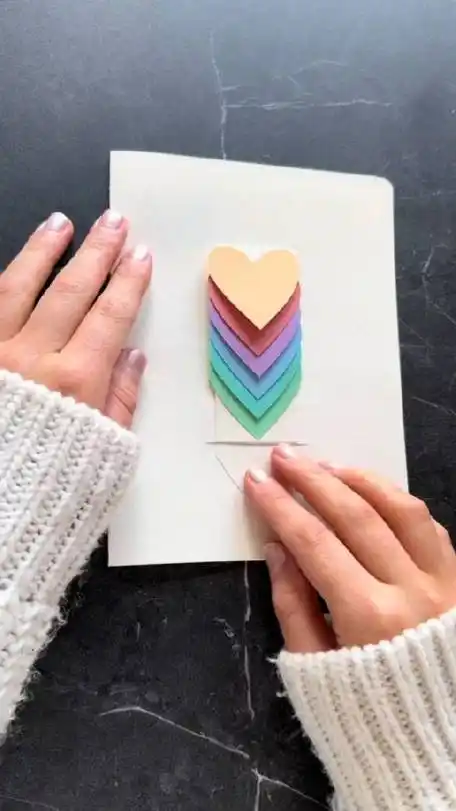 手工折纸,diy爱心瀑布!    #手工#cr:酸酸欧尼酱的微博视频