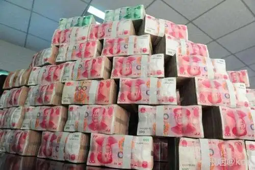 小区物业奖励考上北大学生考生10000万