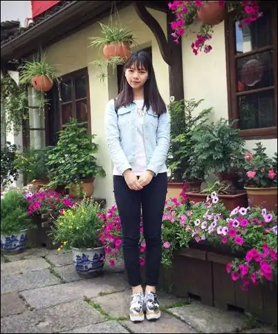 个人简介:黄丽娜,女,中共党员,人文系广告学122班班长,2016届省级优秀