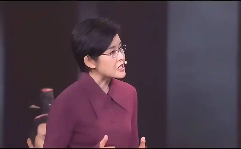 著名男演员王绘春与中央广播电视总台主持人王宁表演的是话剧《济遇